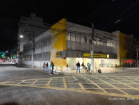 Prédio Comercial com 4 Quartos e 2 Banheiros