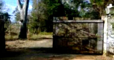 Sítio com 4 casas, baias e quiosque, 1400m² construídos