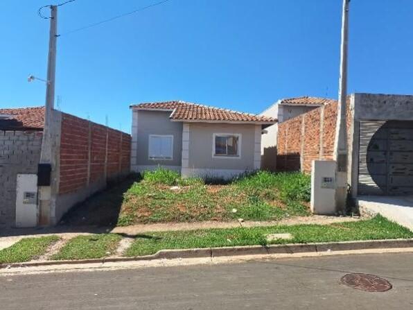 Casa com 2 quartos, 1 banheiro, 49,6m² área privativa, 1 vaga