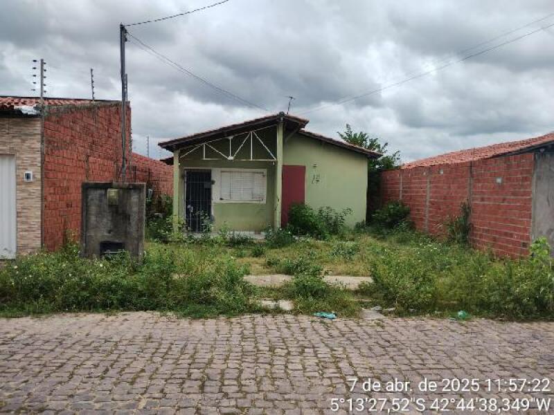 Casa 2 quartos, varanda, 47,84m² construída, desocupada
