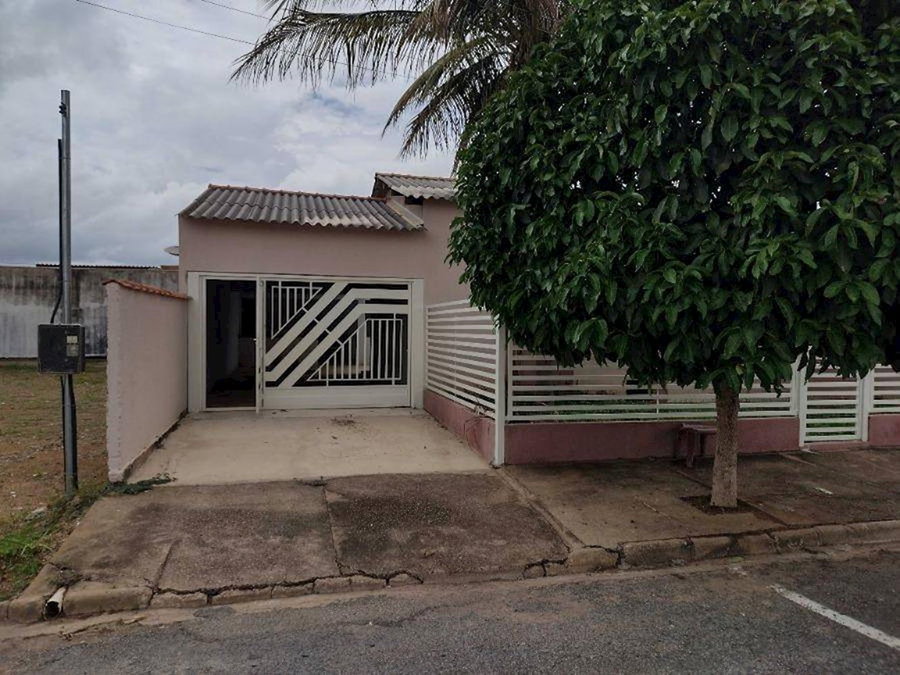 Casa com 3 quartos, 228m² de terreno, ocupada