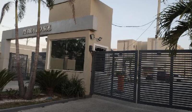 Apartamento com 2 quartos e vaga de garagem em condomínio