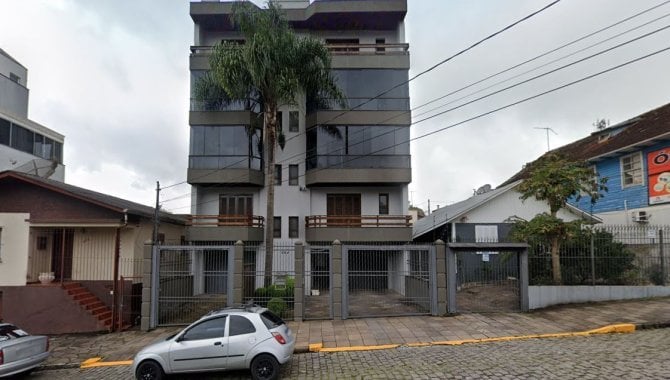 Apartamento 201 com Box, 51 m², parte ideal 38%, desocupado