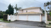 Casa ocupada: 5 quartos, 4 banheiros, 414 m² e piscina