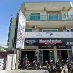 Imóvel comercial com salas e apartamento, 3 banheiros, 0 vagas
