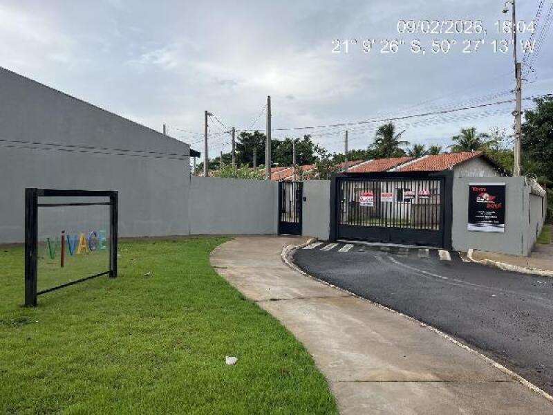 Casa com 2 Quartos e 1 Vaga em Condomínio