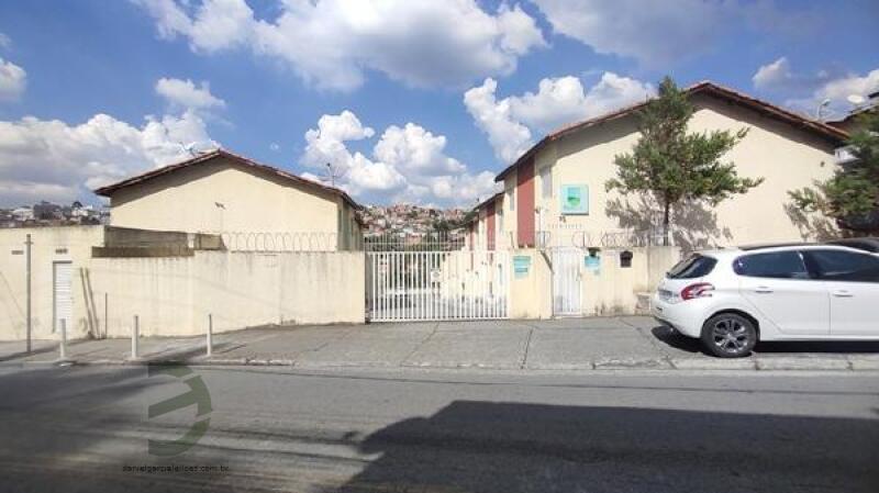 Casa com 2 Quartos e Vaga em Condomínio