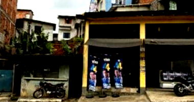 Imóvel Comercial/Residencial com 3 casas e 1 salão, 375m², ocupado