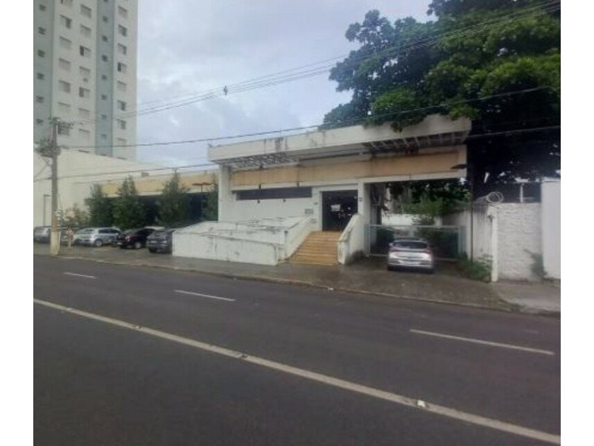 Ex-Agência Comercial com 18 Vagas em Uberaba