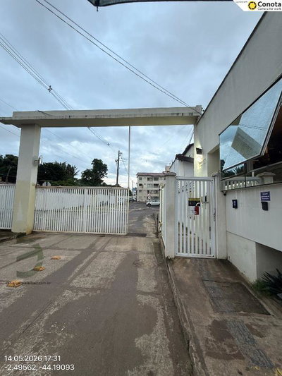Apartamento 2 Quartos com Varanda em Condomínio
