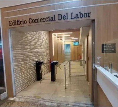 Sala comercial com 25m², 1 banheiro, alugada, em prédio comercial no Centro de Niterói