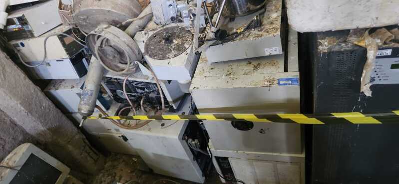 Lote de Equipamentos Eletrônicos Danificados
