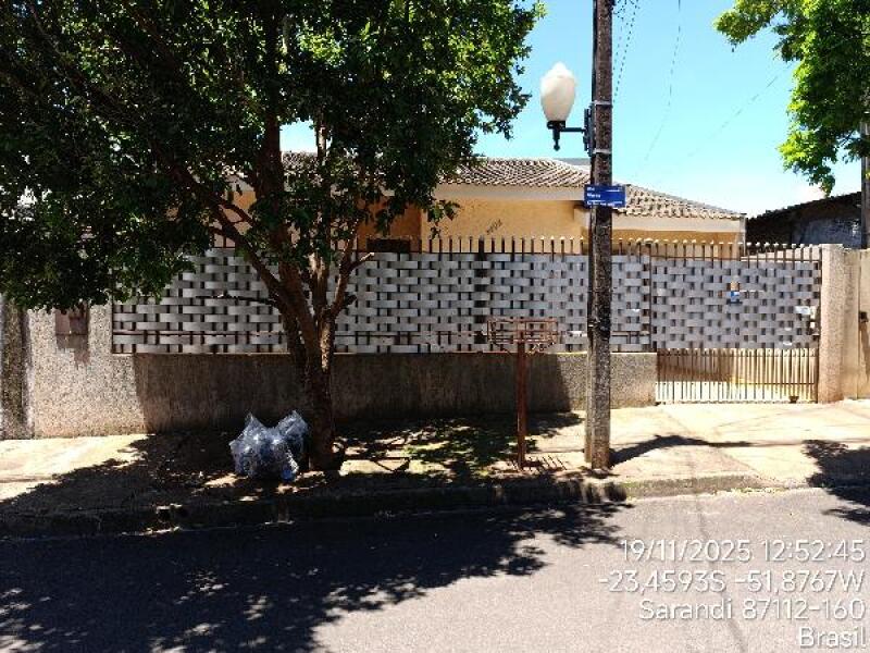 Casa com 3 quartos, 1 banheiro e 1 vaga de garagem