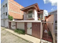 Casa com 3 quartos, 260m² construídos, ocupada