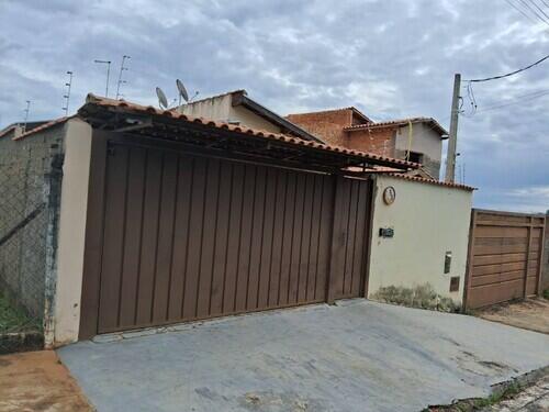 Casa padrão com 157,56 m² construídos, ocupada