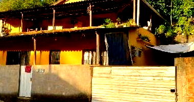 Casa com 4 quartos, 2 banheiros, vaga de garagem e 178m² privativos