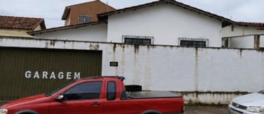 Casa Residencial com 166m² de Área Construída em Silvânia