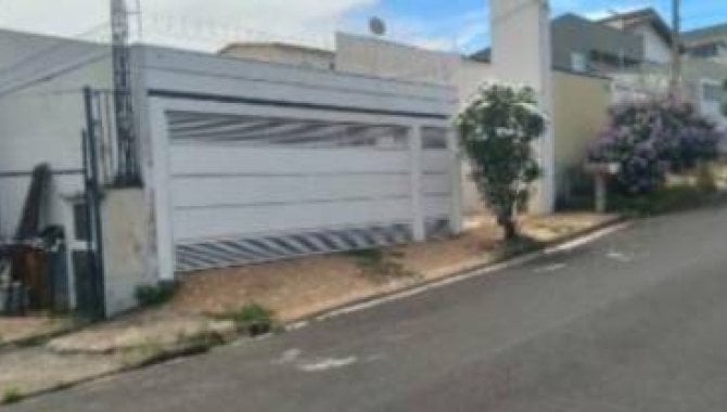 Casa com 249 m² em Marília, SP