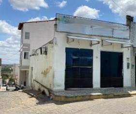 Casa com 80m² construída e terreno, ocupada
