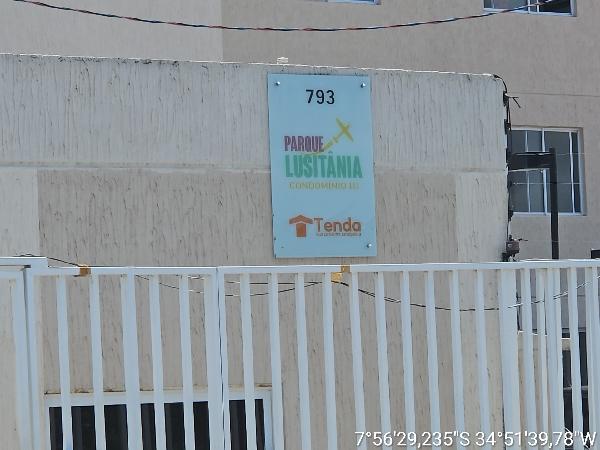 Apartamento com 2 Quartos e Área Privativa em Paulista-PE