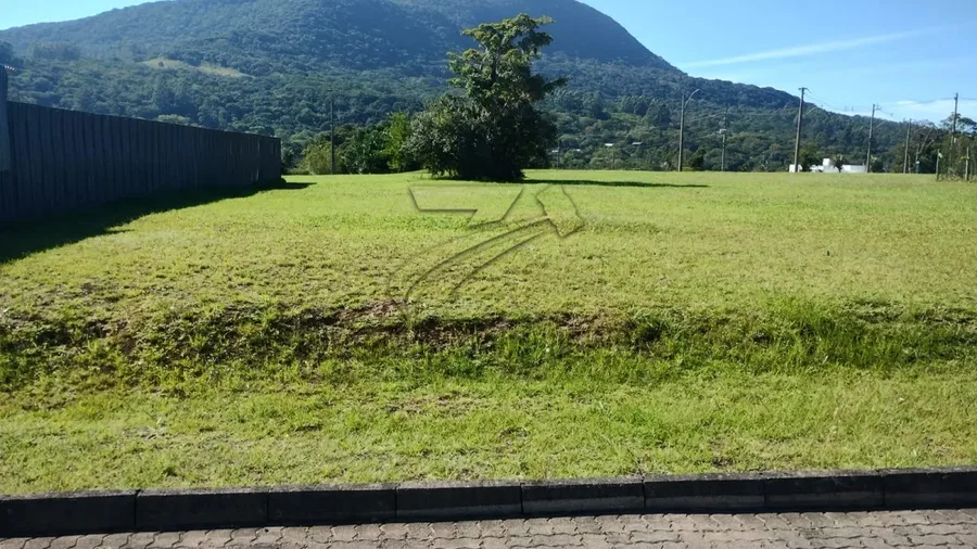Terreno de 450m² em condomínio horizontal