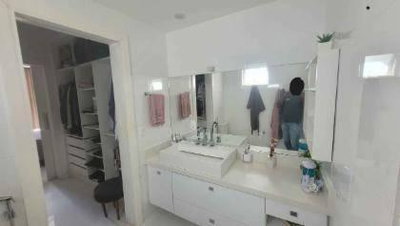 Casa 3 Quartos, 5 Banheiros, 301m² com Piscina - Ocupada