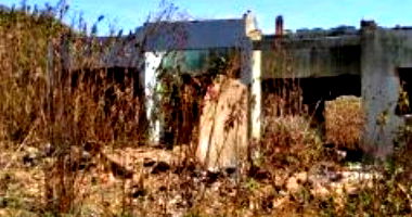 Casa residencial com 2 quartos e 1 banheiro, área construída de 61.87m², desocupada