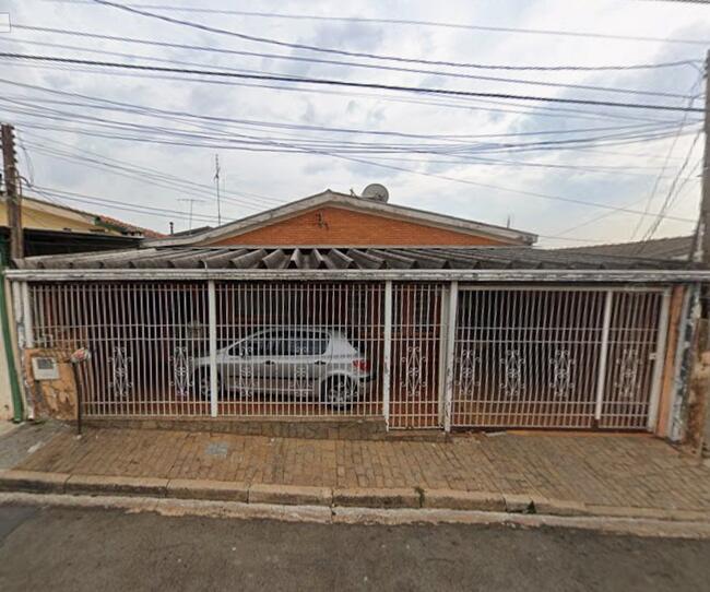 Casa com 3 dormitórios, 200m², garagem, estado regular
