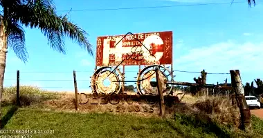 Área de terra de cultura com benfeitorias e equipamentos