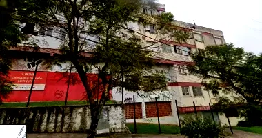 Prédio Comercial com Apartamentos e Lojas em Porto Alegre
