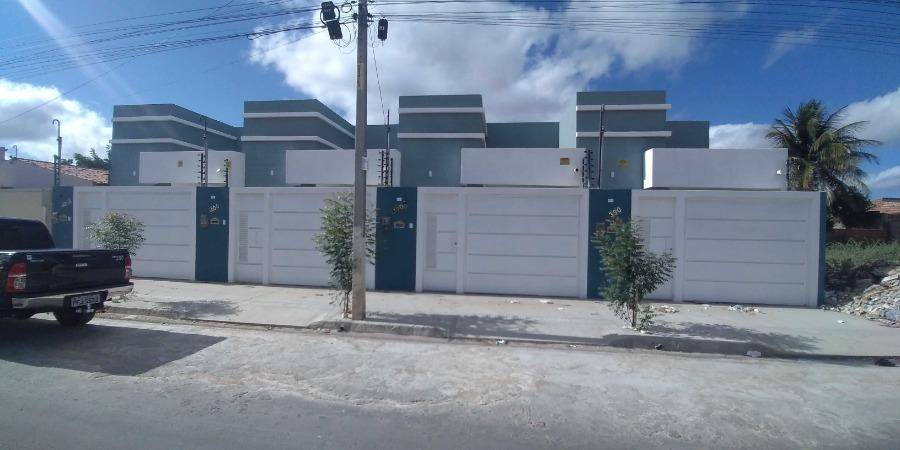 Casa Ocupada com 3 Quartos e 2 Banheiros na Av. da Esperança