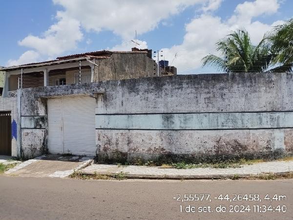 Casa com 4 Quartos e 1 Vaga em Filipinho