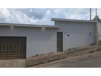 Casa ocupada com 137,64 m² e terreno de 360 m²
