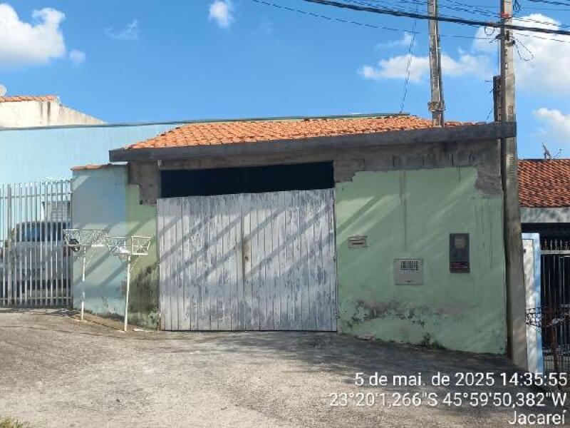 Casa com 1 quarto, 1 vaga e 62,14m² construída, desocupada