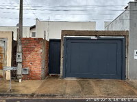 Casa com 2 quartos, 1 banheiro e área de serviço