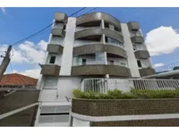 Apartamento com 2 Quartos e Vaga de Garagem em Leilão