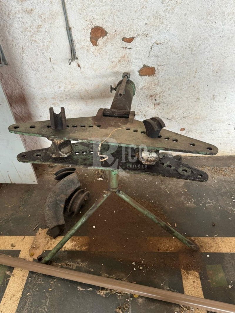Dobradeira de Tubo - Equipamento Industrial em Leilão
