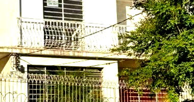 Terreno Central com Casa Antiga, 3 banheiros, 11 quartos, 300m² construída