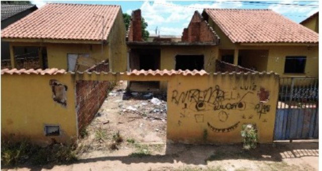 Casa residencial com 2 quartos e 1 banheiro, área construída de 61.87m², desocupada