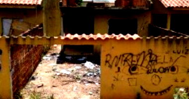 Casa residencial com 3 quartos, 2 banheiros e área construída de 61.87m²