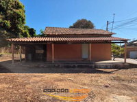 Casa residencial com 3 quartos, 1 banheiro, 90m² construída, desocupada