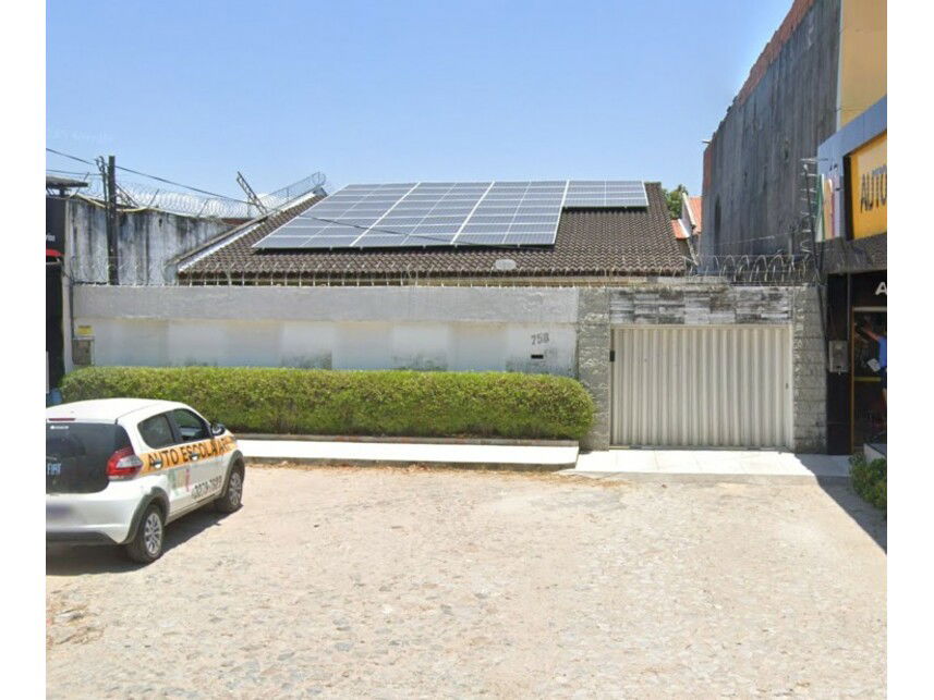 Casa espaçosa com 3 quartos e 2 banheiros em Fortaleza