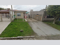 Casa ocupada com 2 vagas e 94,52 m² construídos