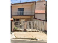 Casa com 3 quartos, 121m² construídos, ocupada