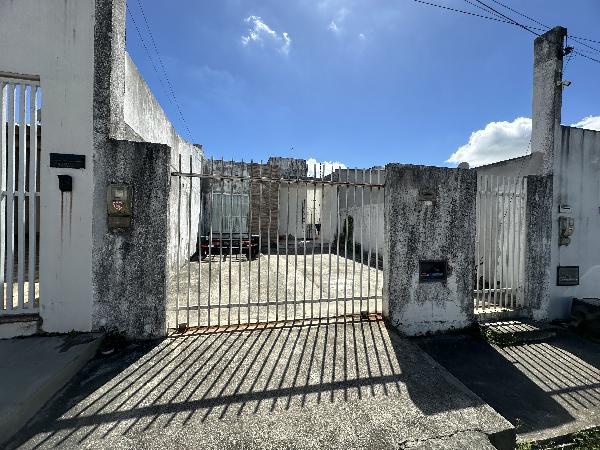 Casa com 3 Quartos e 1 Vaga em Serrinha