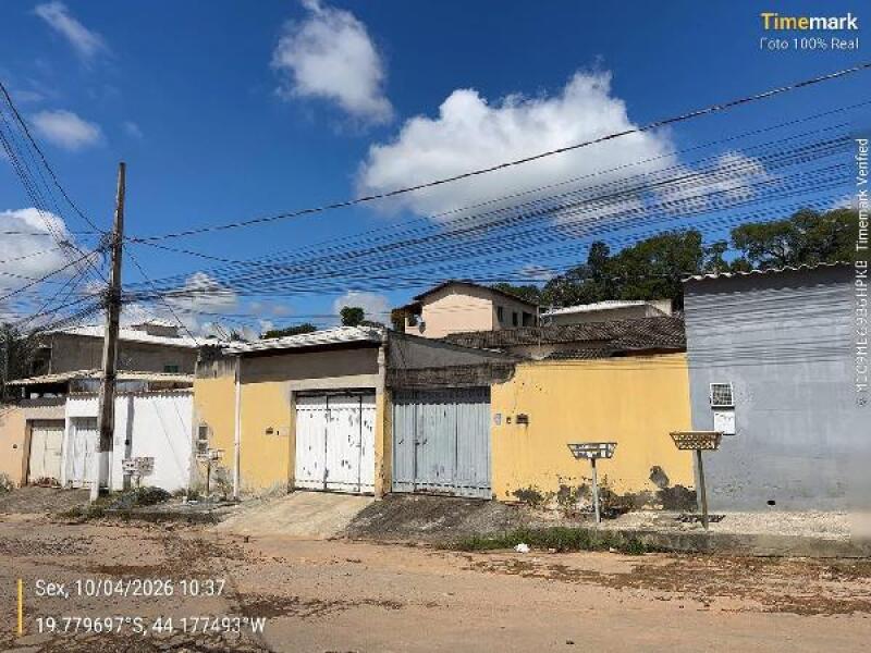 Casa com 2 Quartos e 1 Vaga em Condomínio