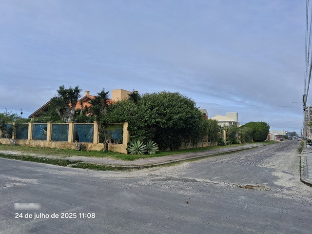 Sobrado com 471m² e terreno de 2.310m² na Av. Beira Mar