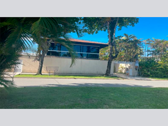 Casa em Guarujá com 500m² de área construída