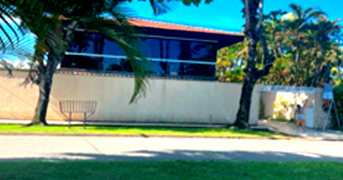 Casa em Guarujá com 500m² de área construída