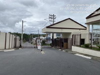 Casa com 3 quartos, 2 banheiros e 2 vagas de garagem